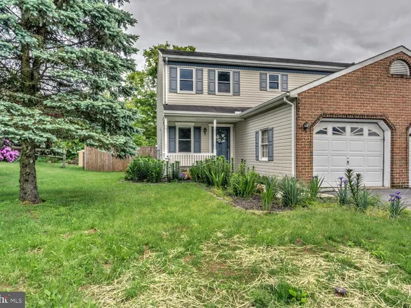 69 Red Stone Cir, Reinholds, PA 17569