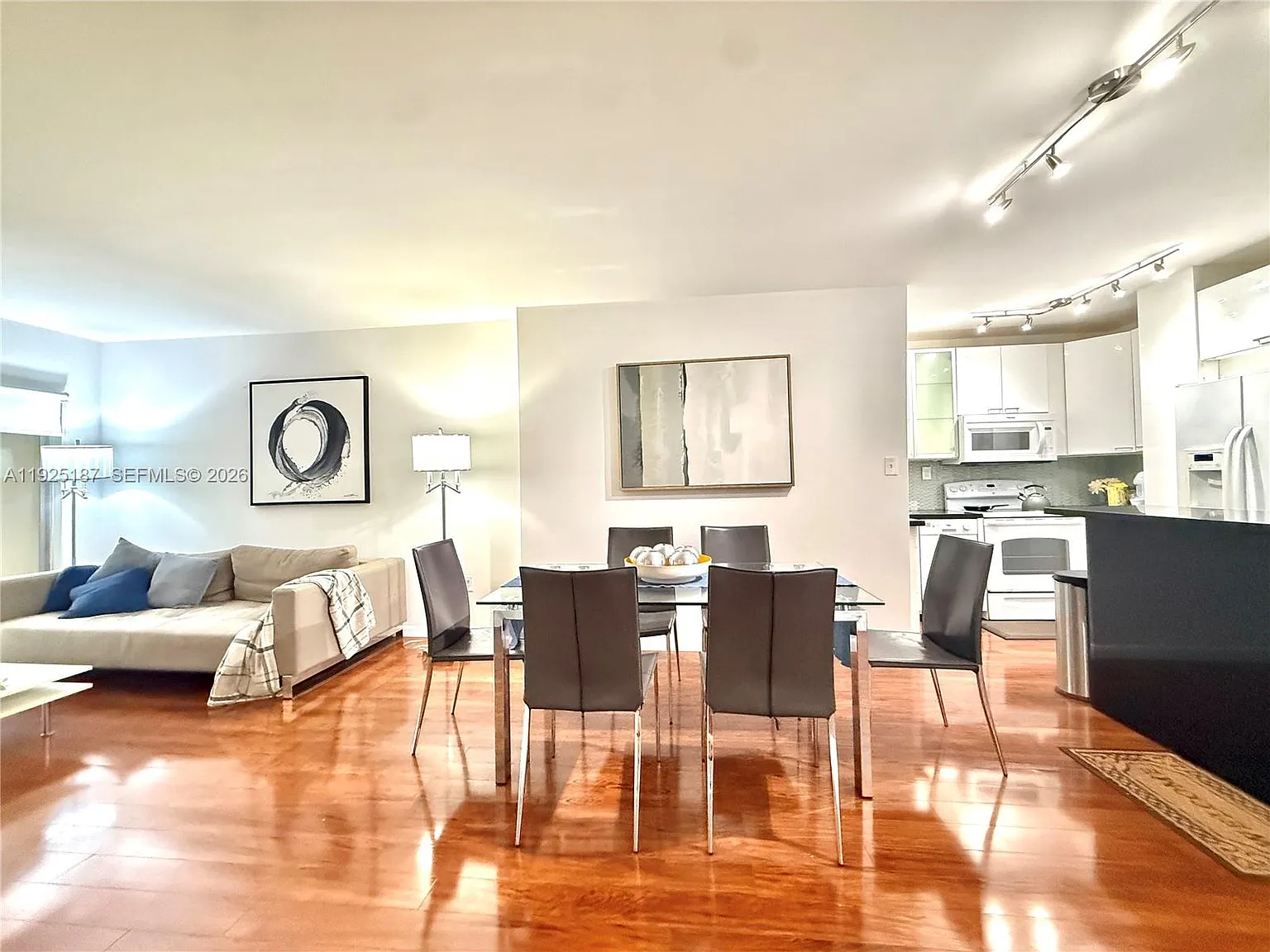 The Hemispheres Condo — Photo 2