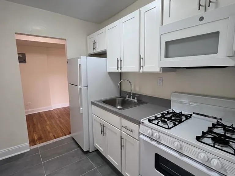 2070 20th Ln #5G — Photo 1
