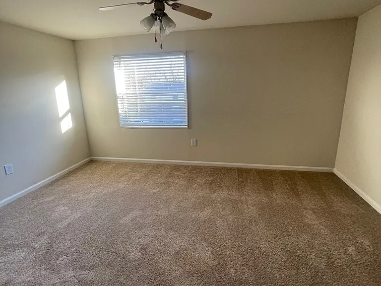 Longview — Photo 40