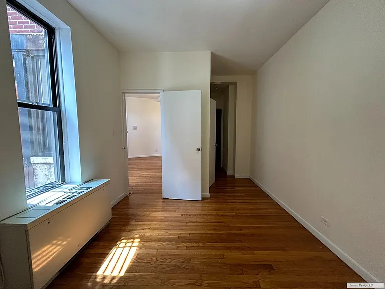2020 Broadway #7A — Photo 19