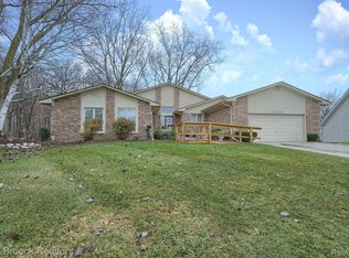 30452 Stratford Ct, Farmington Hills, MI 48331