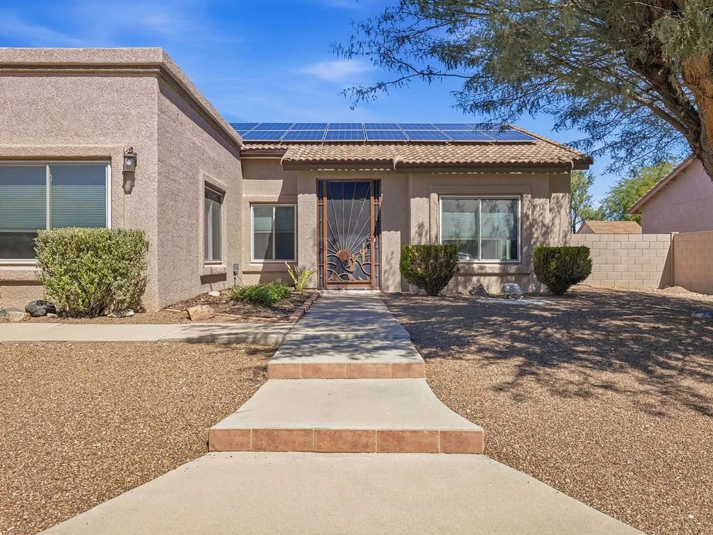 Spacious 4-Bedroom Home with Solar, Gourmet Kitchen & Backyard Oasis! — Photo 2