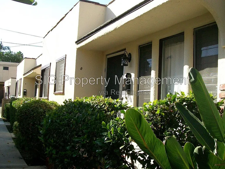 417 E Elmwood Ave #A — Photo 10