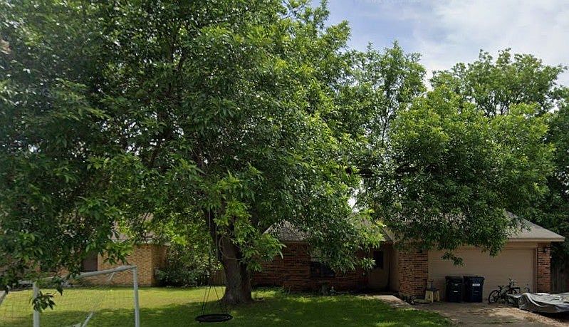 1st image of 3206 Dallis Dr
