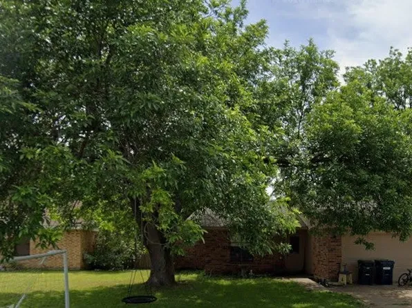 3206 Dallis Dr, College Station, TX 77845