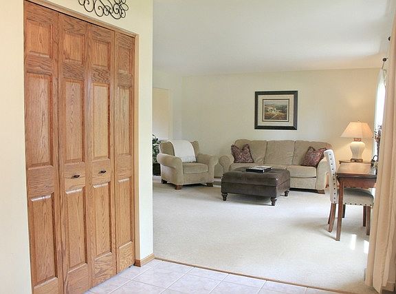 3rd image of 75 Cottonwood Cir