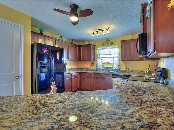5th image of 2122 Geneva Dr