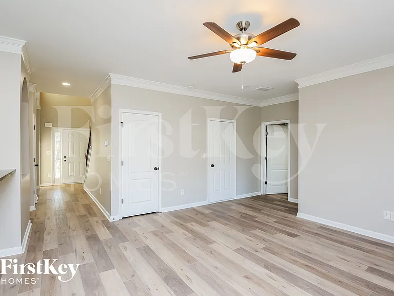 3192 Sag Harbor Ln — Photo 2