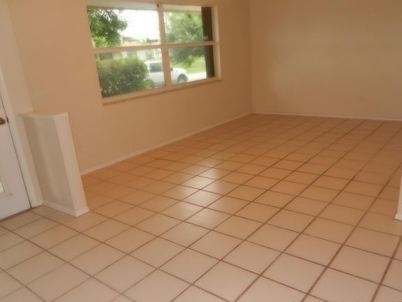4th image of 1192 SW Hibiscus St