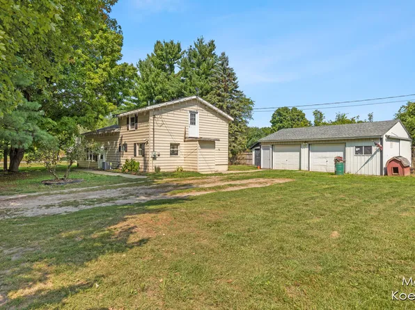 8830 21 Mile Rd, Sand Lake, MI 49343