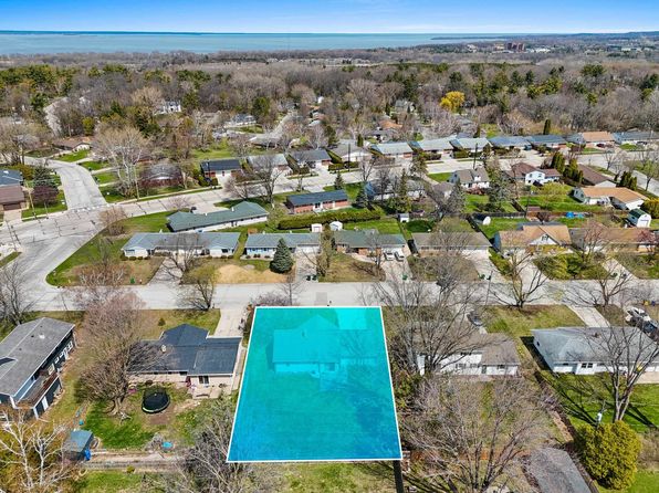 3018 Greenview Dr, Green Bay, WI 54311