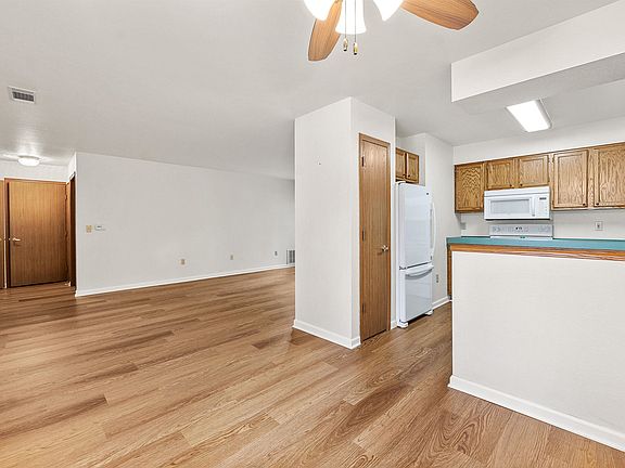 4th image of 18 Pluim Dr Unit 13
