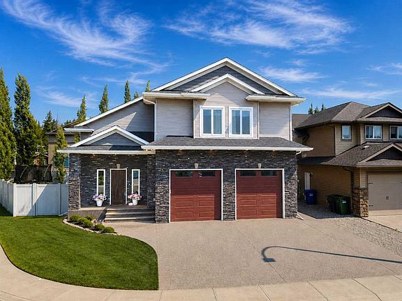 2nd image of 25 W Grove Close