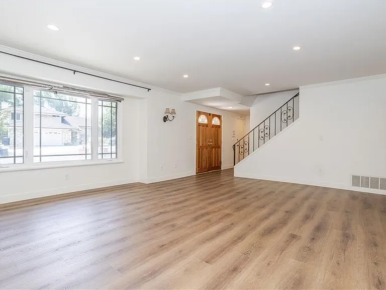 11300 Yolanda Ave — Photo 4