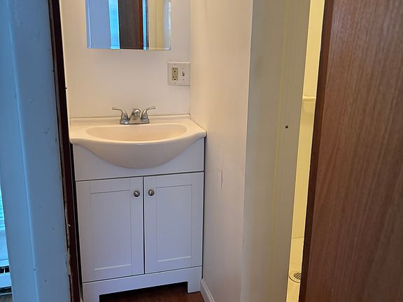 5th image of 15 E Albion St #B