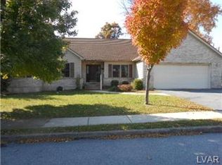 1202 Hampshire Dr, Whitehall, PA 18052