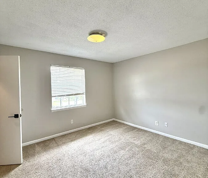 102 Woodhouse Ln #C — Photo 7