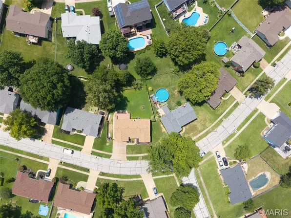 2846 Bee Tree Ln, Saint Louis, MO 63129