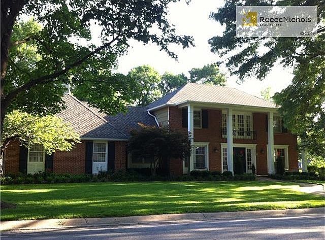 Beautiful Leawood Estates Story 1/2