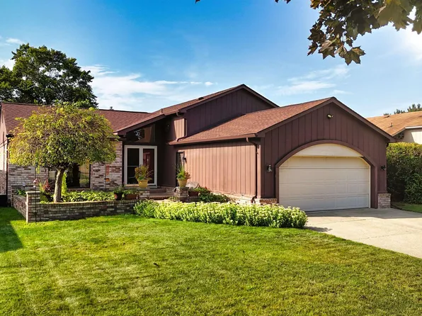 13742 Brookside Dr, Sterling Heights, MI 48313