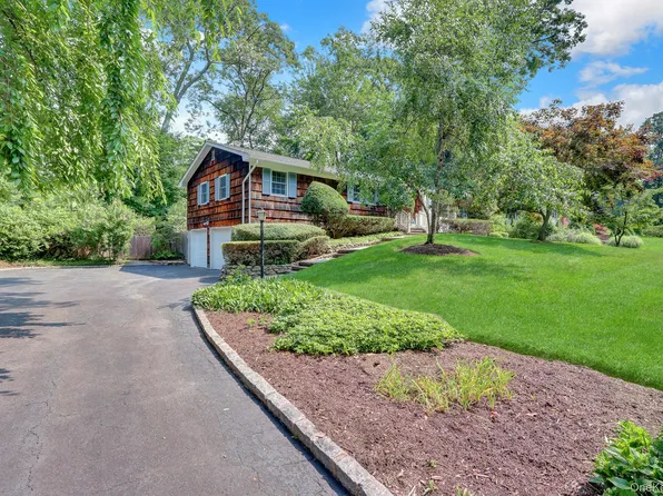 9 Pleasant Drive, East Setauket, NY 11733
