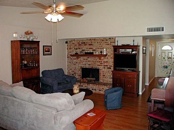 3rd image of 4805 Sprucewood Ln