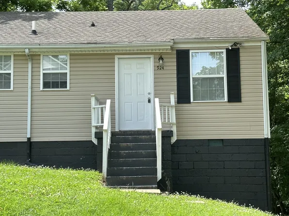 928 Woody Hills Dr, Clarksville, TN 37040