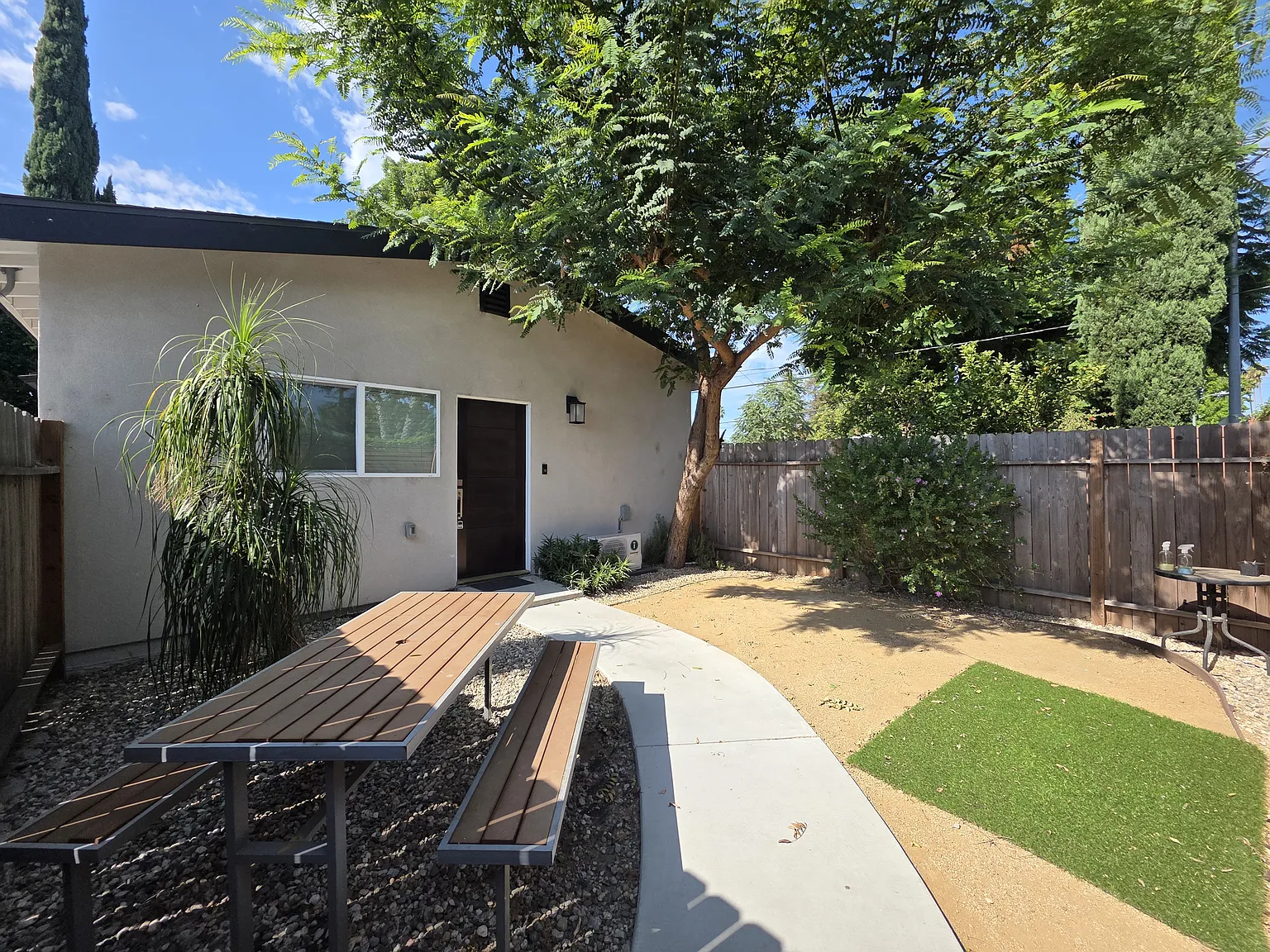 Studio, 450 sqft, $1,995 — Photo 1