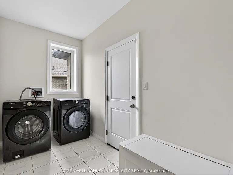 98 Livingston Dr — Photo 22