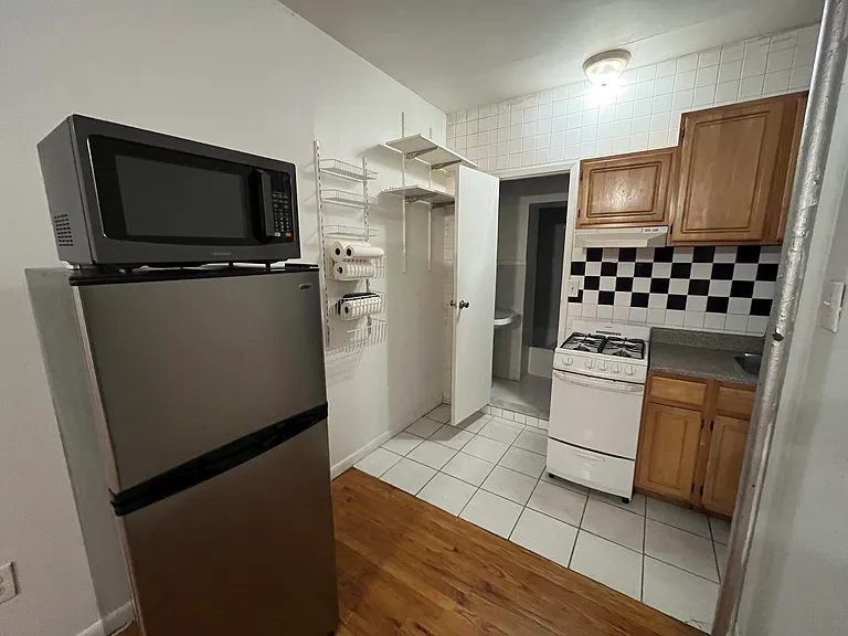 357 W 54th St #22 — Photo 3