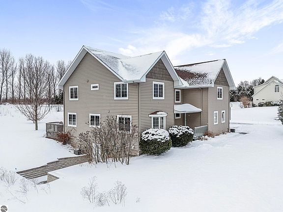 3rd image of 1474 S Montmorency Ln