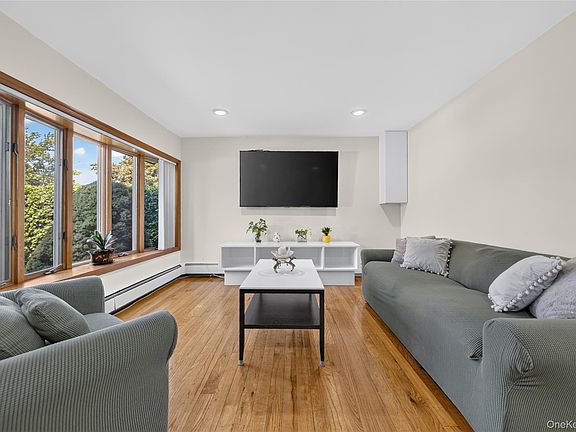 3rd image of 612 Marcellus Road