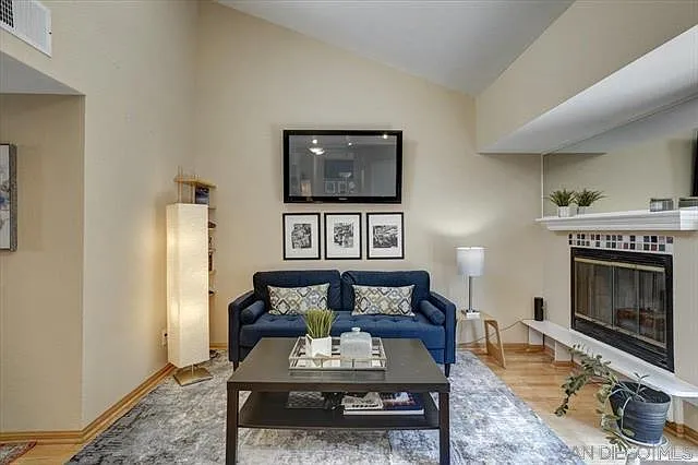 4160 Louisiana St — Photo 2