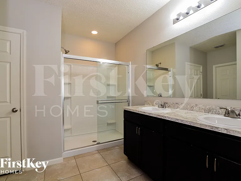 374 Sauders Rd SE — Photo 11