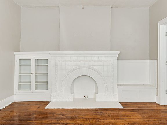 2nd image of 2609 N Shartel Ave #2609