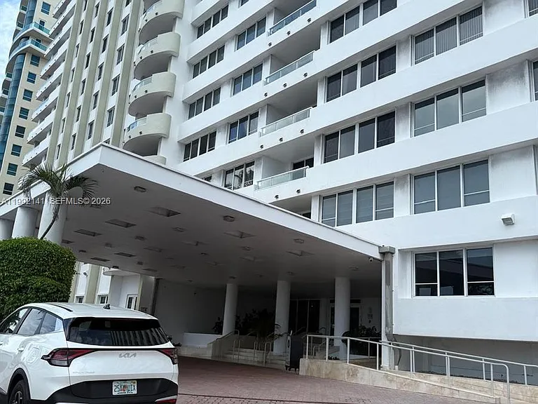 5005 Collins Ave #1525 — Photo 24