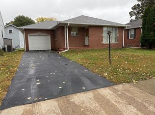 319 Doerr St, Roxana, IL 62084