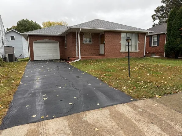 319 Doerr St, Roxana, IL 62084