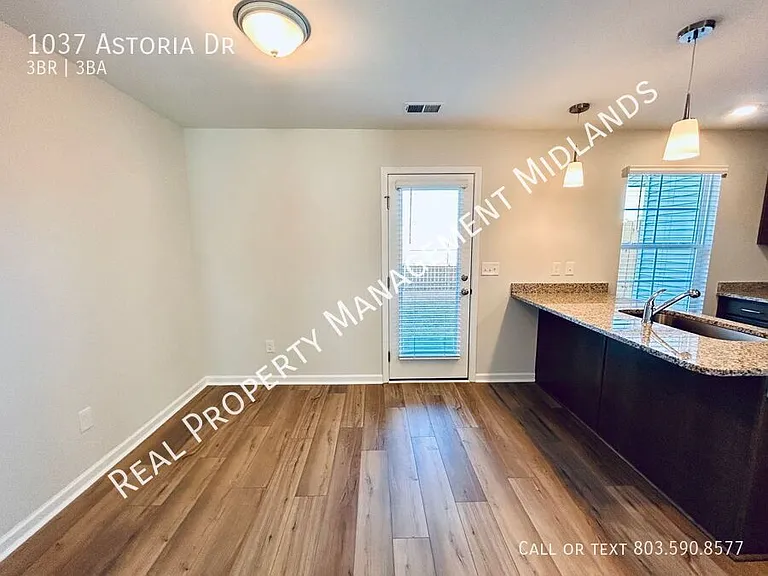 1037 Astoria Dr — Photo 10