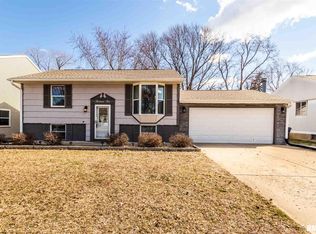1310 Georgeanne Dr, Pekin, IL