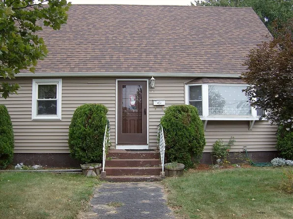 1251 Saint James Ave, Springfield, MA 01104