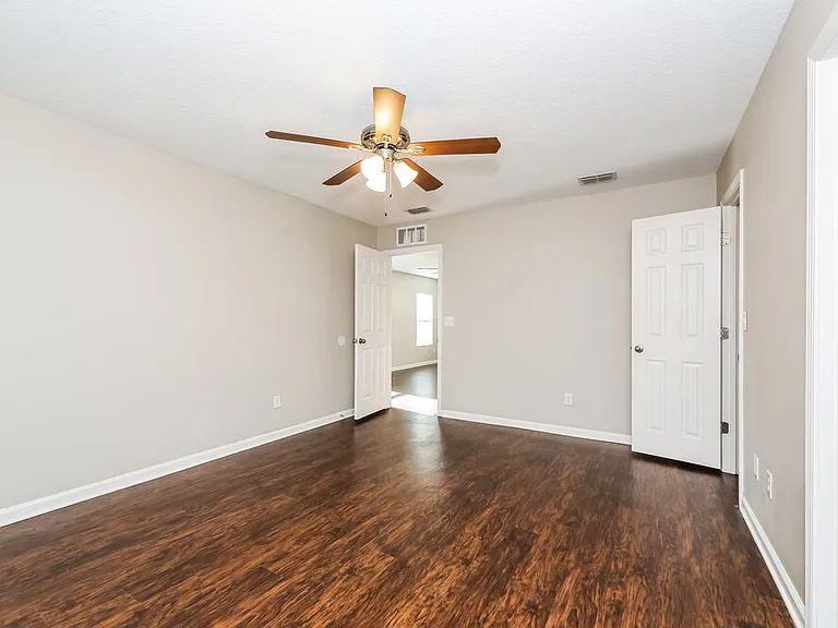 8200 Highfield Ave — Photo 9