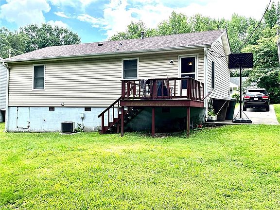 2nd image of 1910 Opal Dr