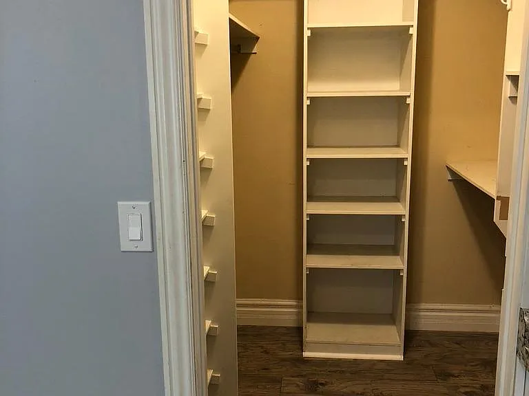 2501 Rockefeller Ln — Photo 3