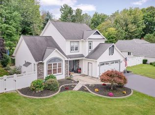 23 Lavington Dr, Rochester, NY 14626