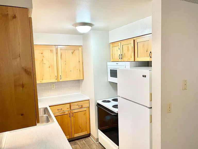 1727 NW Wall St #2 — Photo 8