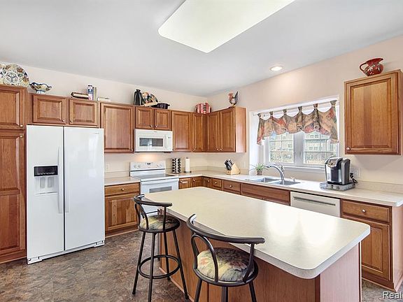 4th image of 6149 Emerald Dr