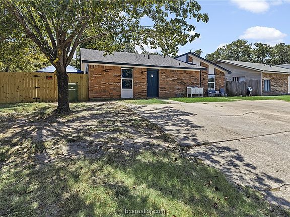3rd image of 2808 Sprucewood St