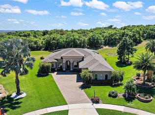 38701 Oak Place Ct, Lady Lake, FL 32159